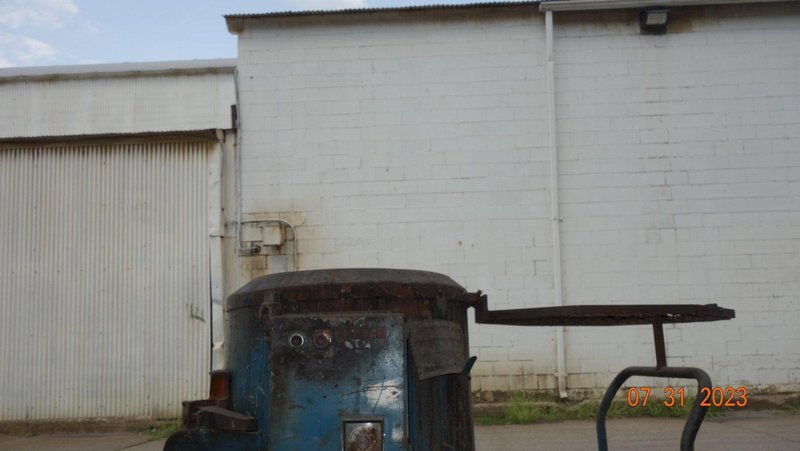 carver model 2cg portable mixer on wheels