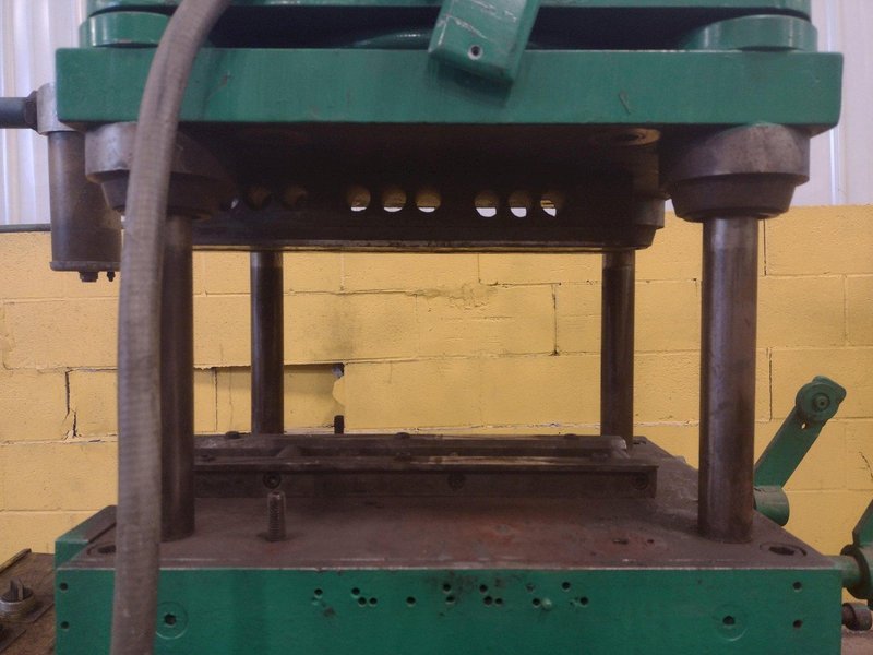 7 TON AIRAM  PNEUMATIC CUT OFF PRESS: STOCK #15486