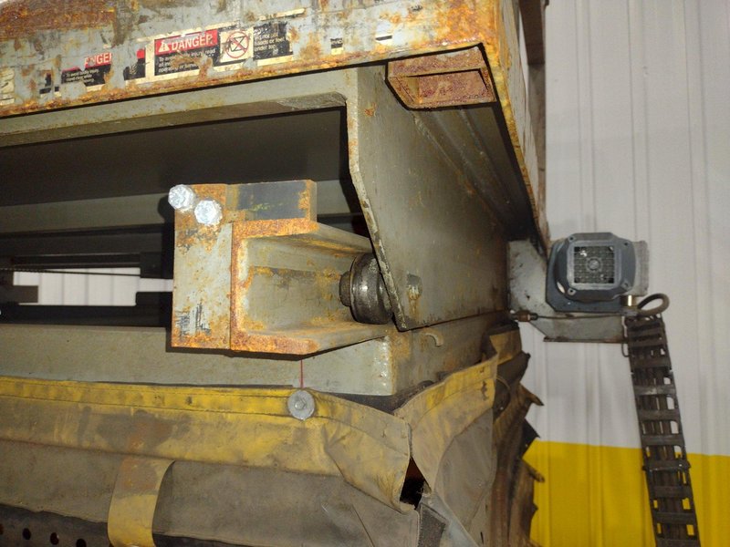 1,000 LB AMERICAN LIFTS MODEL T1-60-040 ELECTRIC PLAFORM LIFT: STOCK #20584