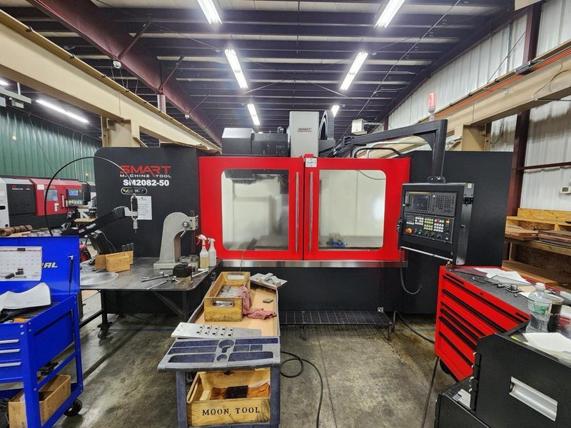 Smart SM2082-50 VMC, 2024 – 6K RPM Gear Driven Spindle, Box Ways, TSC, Chip Conveyor