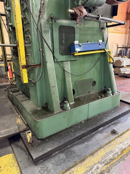 700 TON NATIONAL MAXIPRESS FORGING PRESS. STOCK #1087026