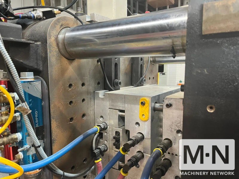 165 TON 8.8 OZ CINCINNATI ROBOSHOT MODEL R165 ELECTRIC INJECTION MOLDING MACHINE MFG 1999