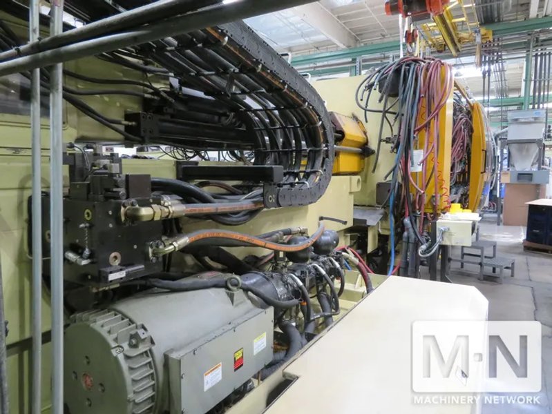 825 TON 132 OZ  HUSKY MODEL GL750GENRS120/100 INJECTION MOLDING MACHINE  MFG 1999