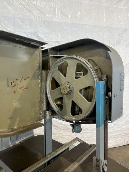 36" DOALL 3613-1 VERTICAL BANDSAW. STOCK # 0103922