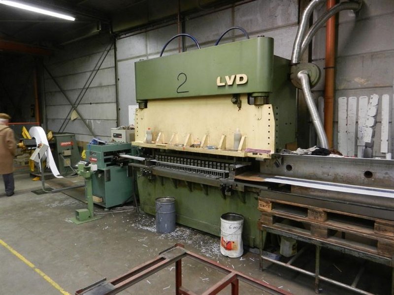 Dimeco decoil./ straight/ feeder - LVD punchpress