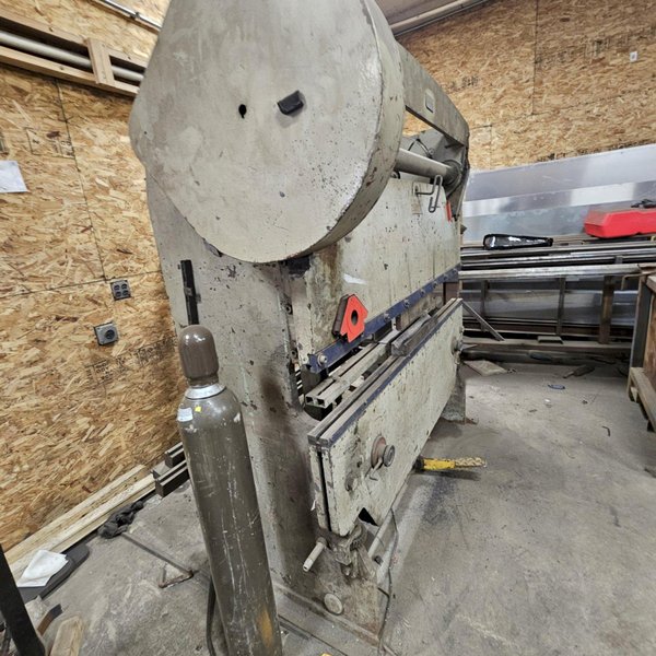 35 TON CHICAGO DREIS &amp; KRUMP MECHANICAL PRESS BRAKE. STOCK # 0446725.