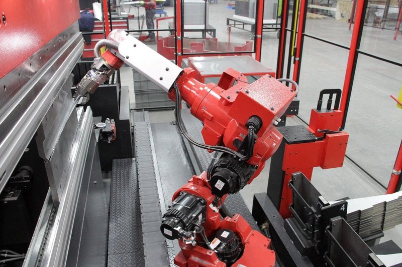 60 Ton x 4′ Amada EG6013 Automated Bend Cell, 2017 – 6 -Axis Robot, 7-Axis Backgauge