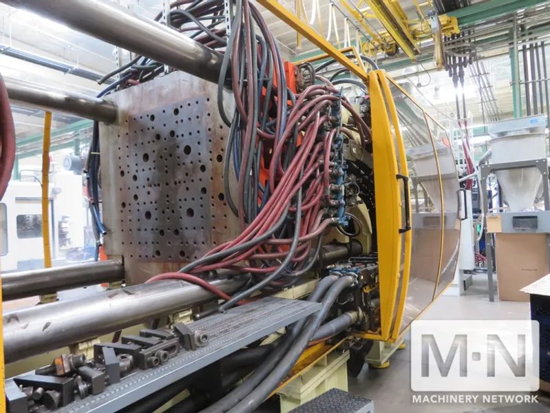 825 TON 132 OZ  HUSKY MODEL GL750GENRS120/100 INJECTION MOLDING MACHINE  MFG 1999