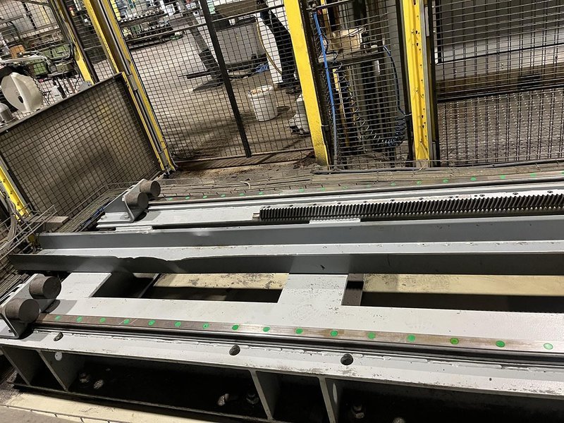 Fanuc - Robot + 3 Breton machining centers 5 axes