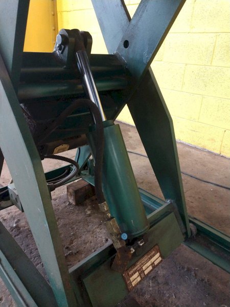 2,000 LB SOUTHWORTH ELECTRIC SCISSOR LIFT TABLE