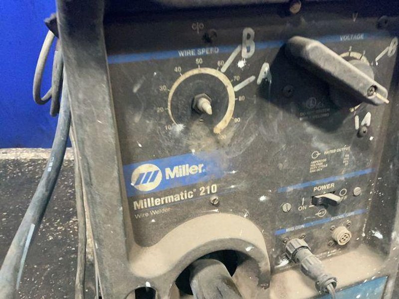 Miller 160 Amp Welder - Millermatic 210