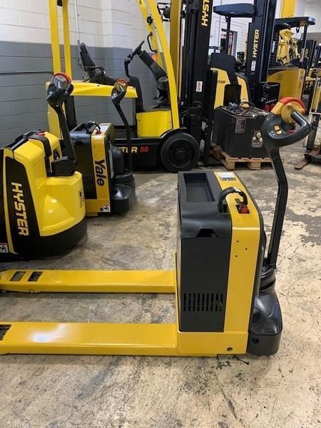 Yale  MPB040E,Price:  $5,499,Type:  Class 3 - Motorized Hand,Year: 2015