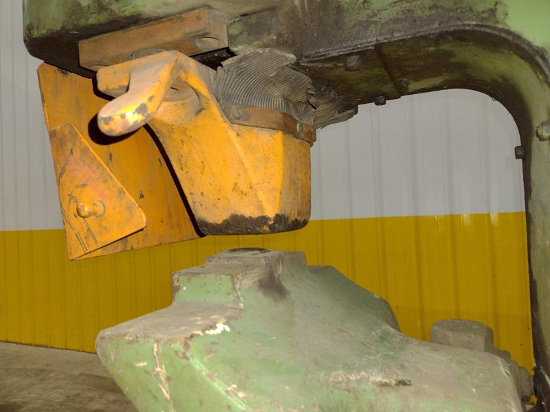 110 TON PEDDINGHAUS "PEDDIWORKER" 1100G HYDRAULIC IRONWORKER: STOCK #22724