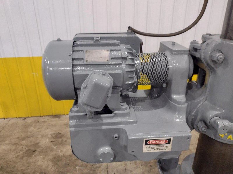 4' X 9" CARLTON 1A RADIAL ARM DRILL. STOCK # 0992325