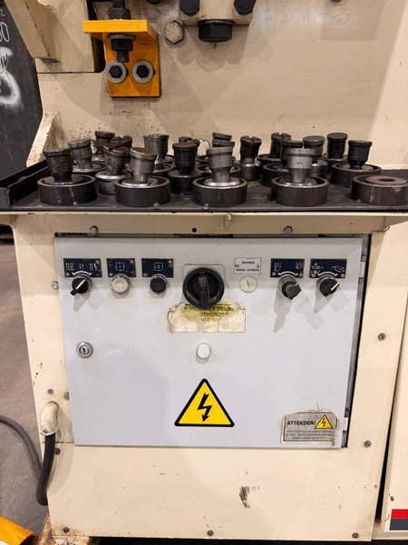 110 Ton Geka Hydracrop 110/180 SD Hydraulic CNC Ironworker, 2017 CNC feeder/positioner