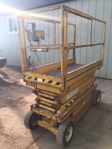 18' SKYJACK MAN LIFT STOCK #2957