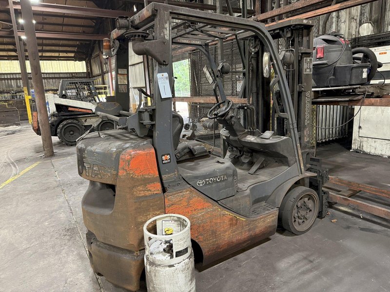 Toyota model 8FGCU25 L/p powered fork lift truck s/n 47976, 3500# capacity, 189" lift, squeeze forks