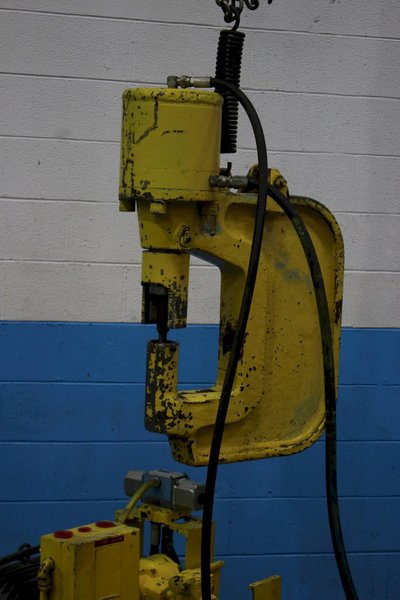 80 TON FABRLINE HYDRAULIC WEBB PUNCH: STOCK #76019