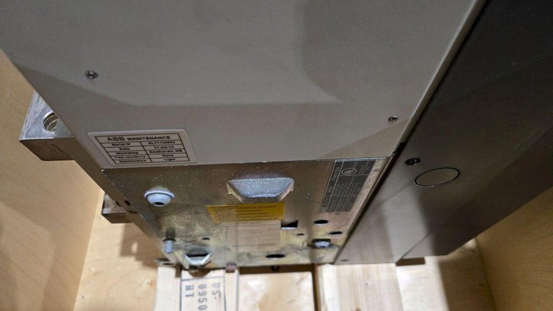 ABB SACE EMAX E2 1600A CIRCUT BREAKER USED