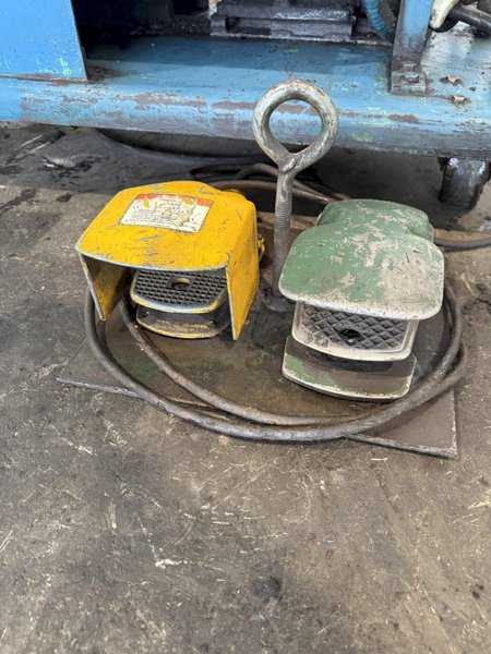 70-TON WHITNEY C FRAME HYDRAULIC WEB PUNCH. STOCK # 0666025