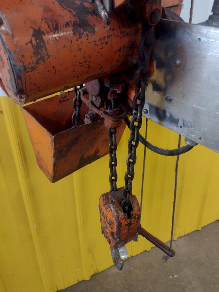 4000 LBS (2 TON) YALE ELECTRIC ROLLER CHAIN HOIST: STOCK #16538