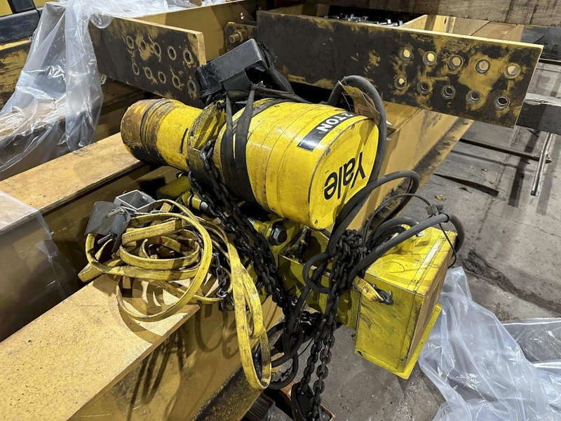 2 TON X 12' GORBEL WALL MOUNTED JIB CRANE W/ 2 TON YALE POWERED HOIST: STOCK #19135