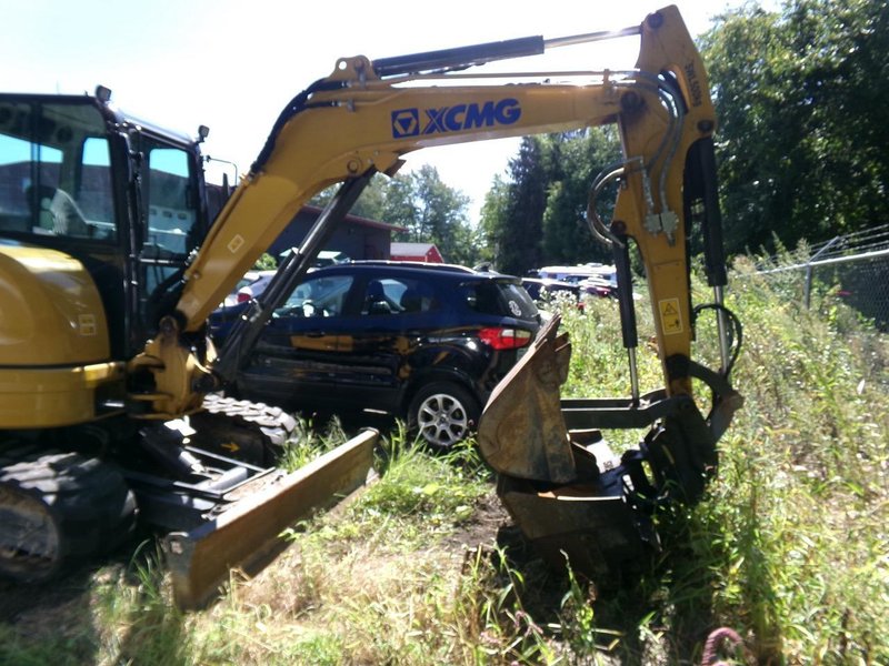 XCMG XE55U 5.5-Ton Mini Excavator, 2025 – 41.2 HP Diesel, Enclosed Cab, Hydraulic Thumb, Aux Hydraulics