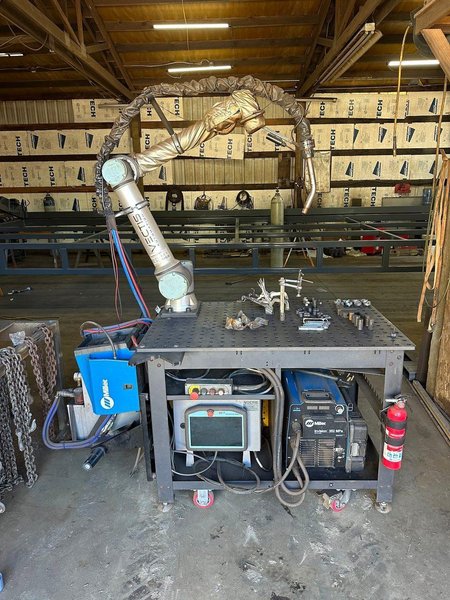 Universal Robots UR10e 6-Axis Robotic MIG Welding Cell w/ Vectis Cobot Welding Package &amp; Miller Invision 352 MPa, 2022