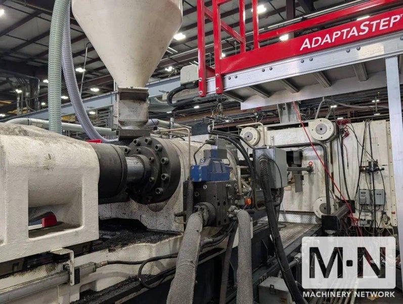 725 TON 140 OZ CINCINNATI MILACRON MODEL MS725 INJECTION MOLDING MACHINE MFG 2015