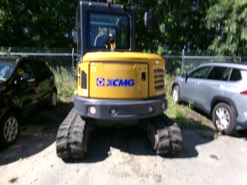 XCMG XE55U 5.5-Ton Mini Excavator, 2025 – 41.2 HP Diesel, Enclosed Cab, Hydraulic Thumb, Aux Hydraulics