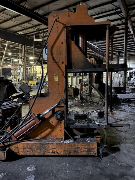 Hall model 3Hs molding machine 32" x 42" front platen, 28x42 rear platen, s/n 307589, controls and tie bars, no hydraulics, top front and rear extension