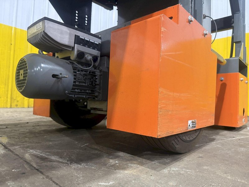 64 FT X 35" ROACH MODEL #TL2 TRUCKLOADER TWO-STAGE POWERED TELESCOPING ROLLER CONVEYOR: YOBRO #25707