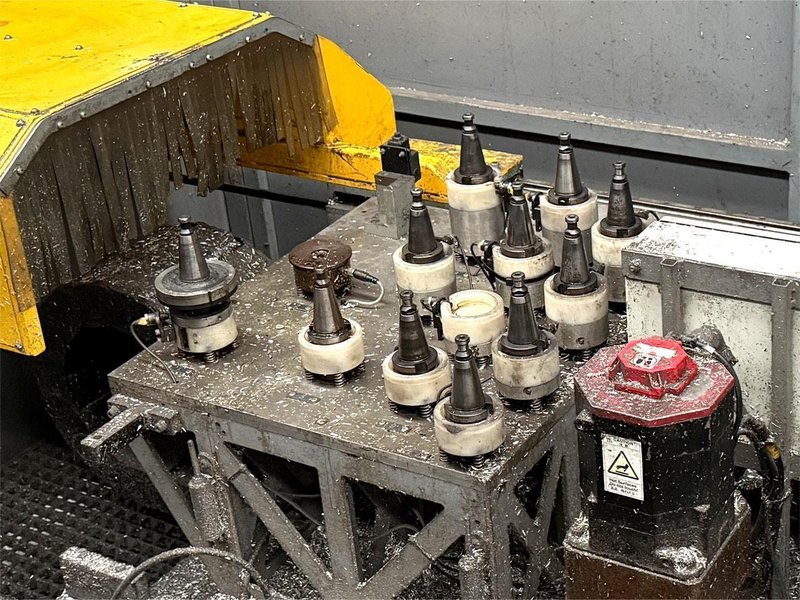 Fanuc Milling Robot - X: 10 500 / Y: 3045 / Z: 3500 mm CNC