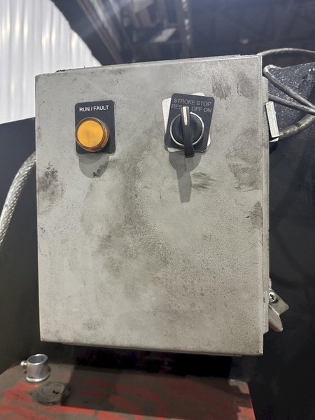80 TON x 8' AMADA MODEL #RG-80 HYDRAULIC PRESS BRAKE NC9-EX CONTROL: STOCK #19753