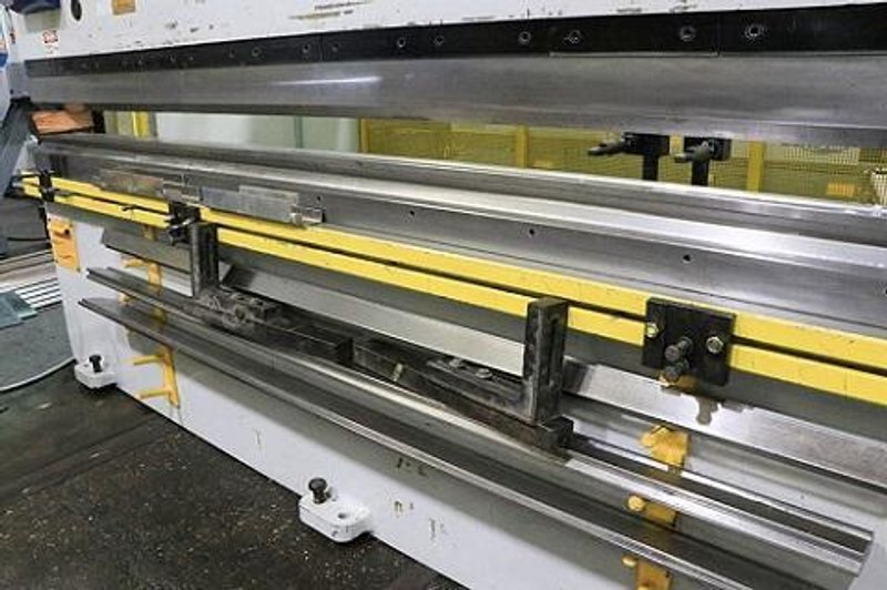 12' X 220 TON DURMA MODEL# 37200 CNC HYDRAULIC PRESS BRAKE