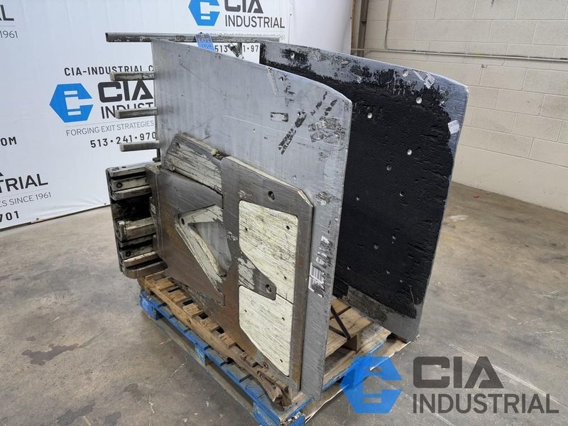 2,500 LB. CASCADE MODEL 25D-CCS-35AR1 HYDRAULIC CARTON CLAMP ATTACHMENT