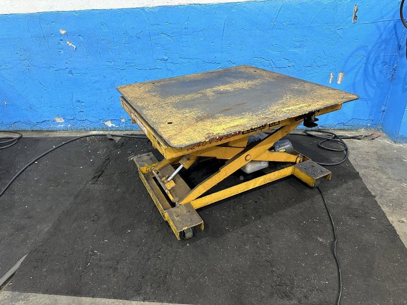 2000 LB ECONO-LIFT HYDRAULIC SCISSOR LIFT TABLE: STOCK #77596
