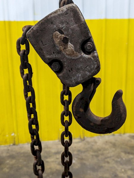 2 TON MILWAUKEE MODEL #9573 ELECTRIC CHAIN HOIST 110V SINGLE PHASE: STOCK #19859
