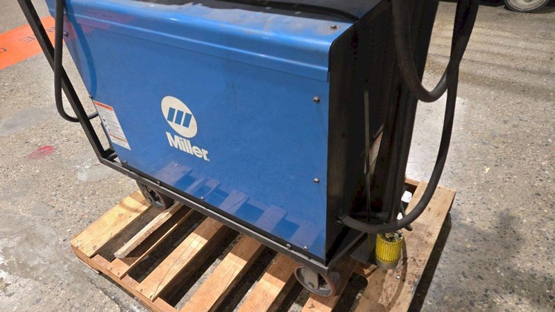 MILLER AUTO DELTAWELD 452 MIG WELDER WITH WIRE FEEDER USED
