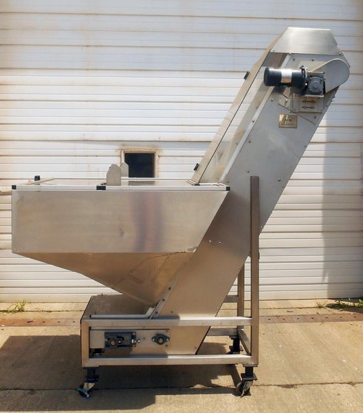 New England Machinery | S.S. Bottle Unscrambler w/ S.S Incline Conveyor