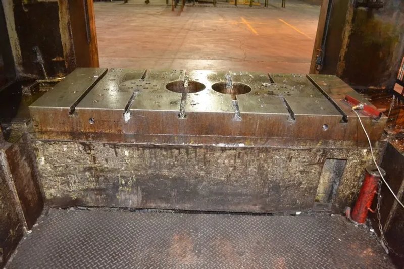KOMATSU 220 TON ECCENTRIC GEAR 2 PT SS PRESS, S/N 10017, STOCK# 13404J