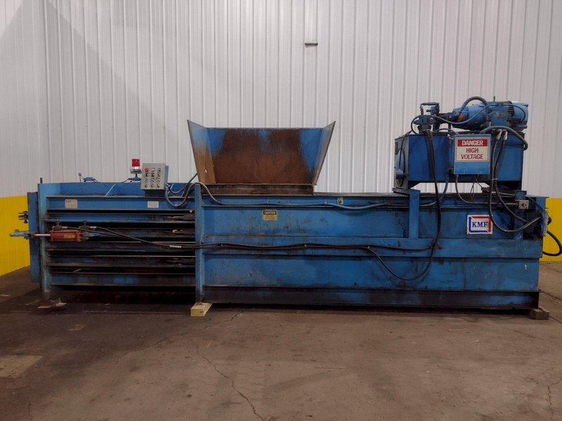 30" X 40" KMF MODEL 3040L CLOSED END HYDRAULIC HORIZONTAL BALER: STOCK# 4100
