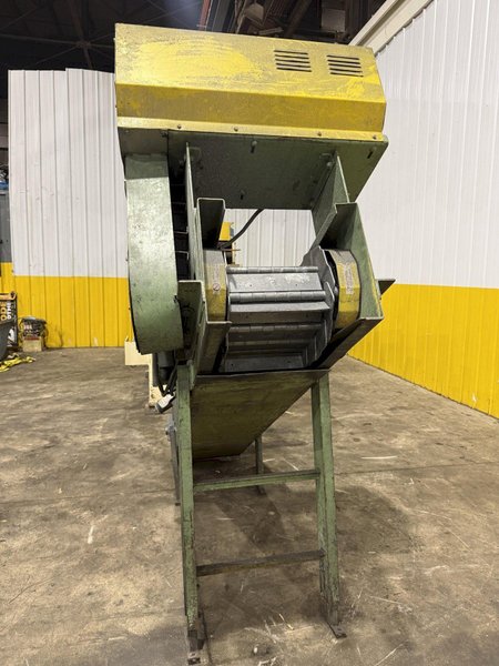 12" WIDE x TITAN STEEL CLEATED BELT INCLINED CONVEYOR: YOBRO #26020