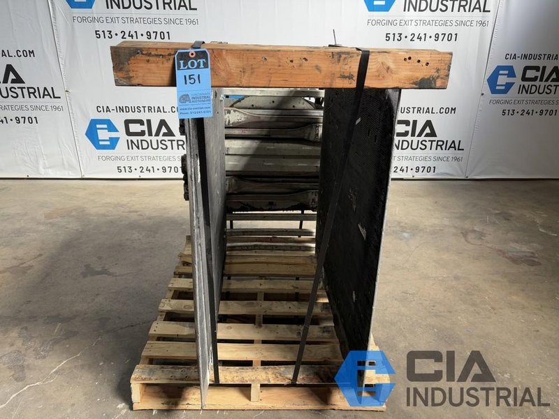 2,500 LB. CASCADE MODEL 25D35065 ROTATING HYDRAULIC CARTON CLAMP ATTACHMENT