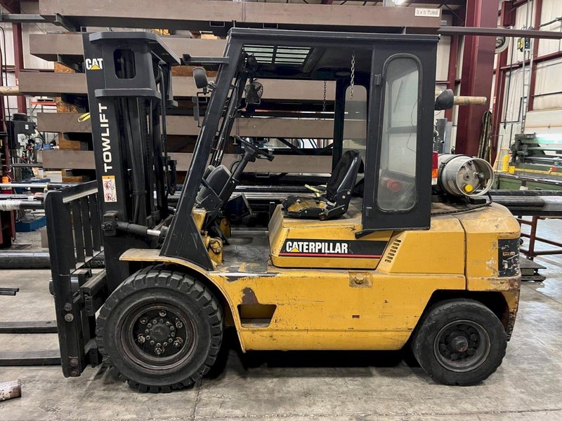 9,000 LB CATERPILLAR GPL40 FORKLIFT. STOCK #0148624