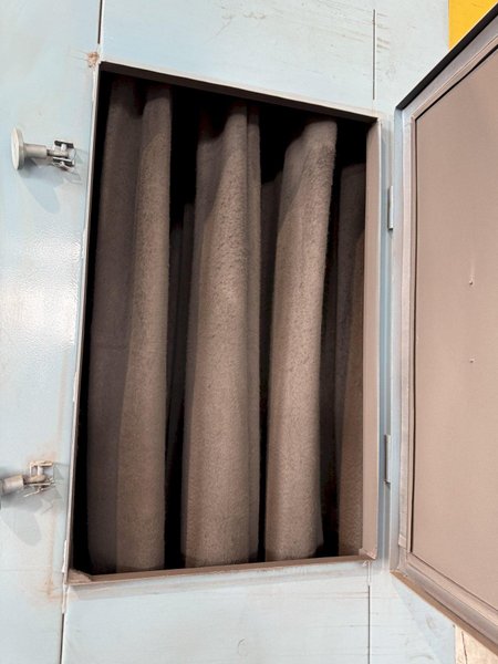 5 CUBIC FOOT TD326 RUBBER BELT TUMBLE BLAST SYSTEM W/ ELEVATOR RECLAIM SYSTEM &amp; DUST COLLECTOR. STOCK # 0670425.