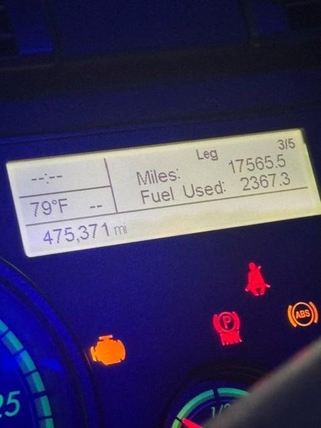 Freightliner Cascadia Sleeper Semi Truck, 2017 – 475,431 Miles – Class 8 Highway Tractor