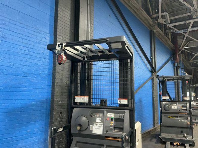 Crown 3000 Lbs Electric Order Picker - Sp3510-30