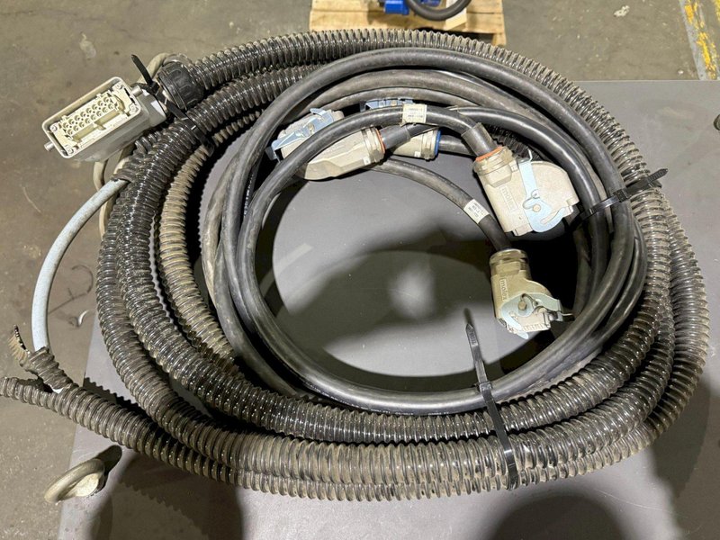 YASKAWA MOTOMAN-MH24 w/ DX200 Controller USED **Missing Teach Pendant**