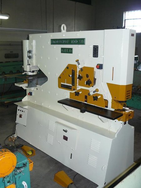 110 Ton Geka Hydraulic Ironworker Model Hydracrop 100SD